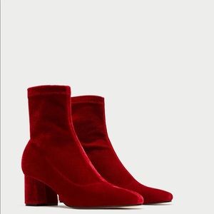 Zara High heel velvet ankle boots in Burgundy